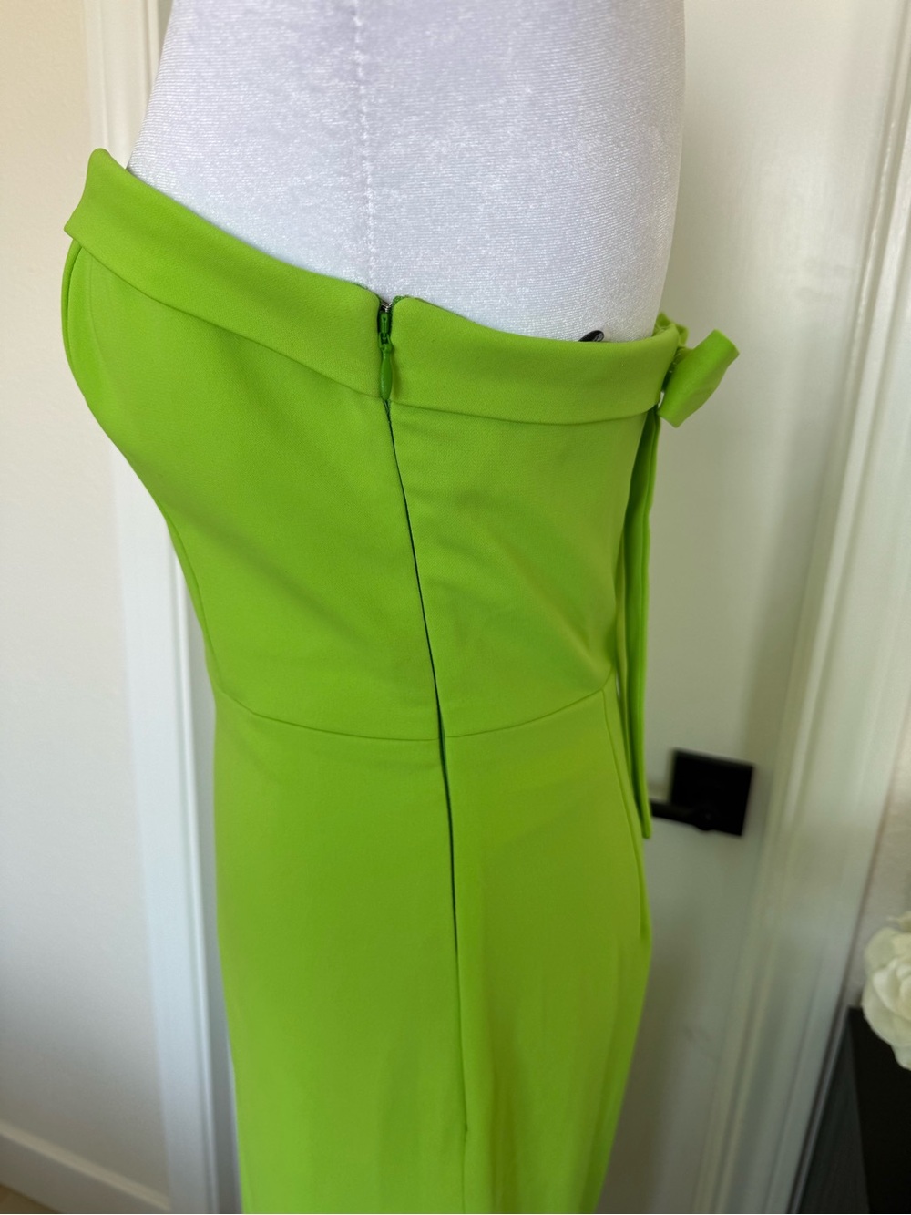 Monique Lhuillier Strapless Lime Green Midi Dress - Pre-Loved Worn Once Size 4 - Picture 2 of 6